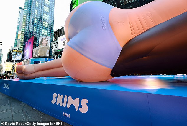 Fans could admire the blow-up balloon from all angles