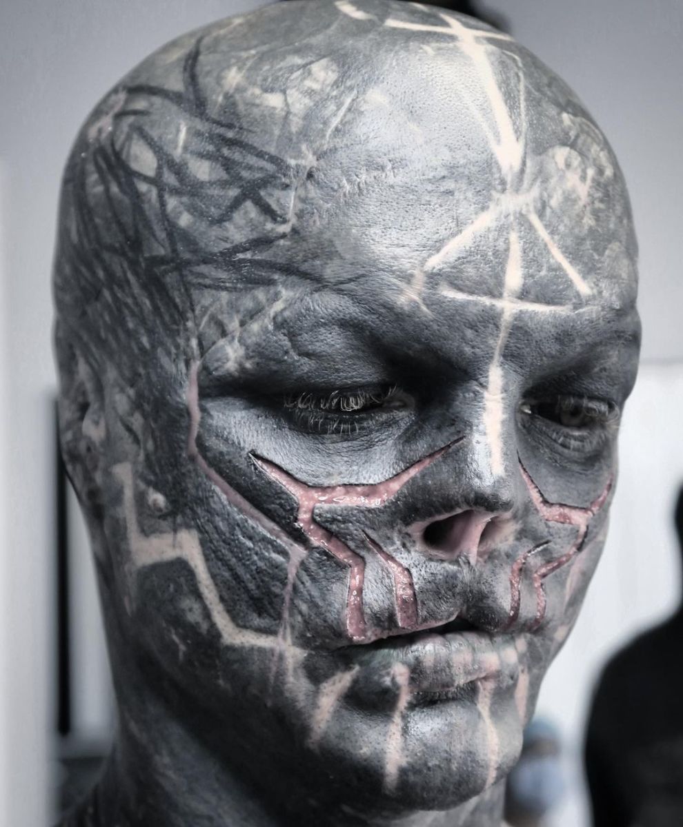 Closeup of Anthony Loffredo's highly modified face, Photo Credit: the_black_alien_project/Instagram